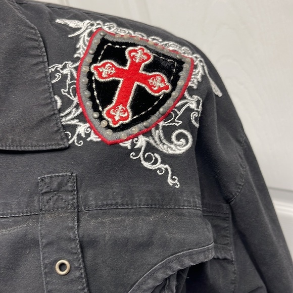 Women’s Black Embroidered Fleur De Lis Lion Cross Shirt 3X - Picture 3 of 8